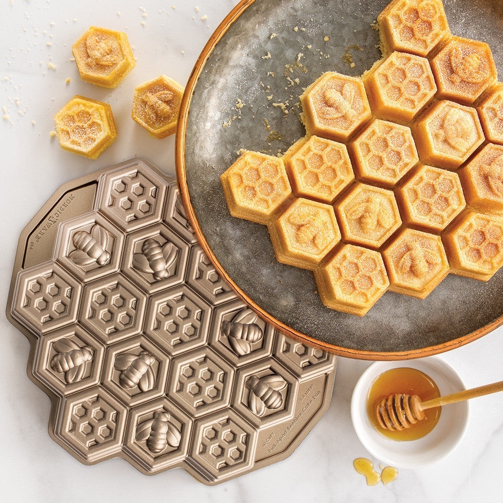 Nordic Ware Honeycomb Pull-Apart Cake Pan Heavy Cast Aluminum Non Stick